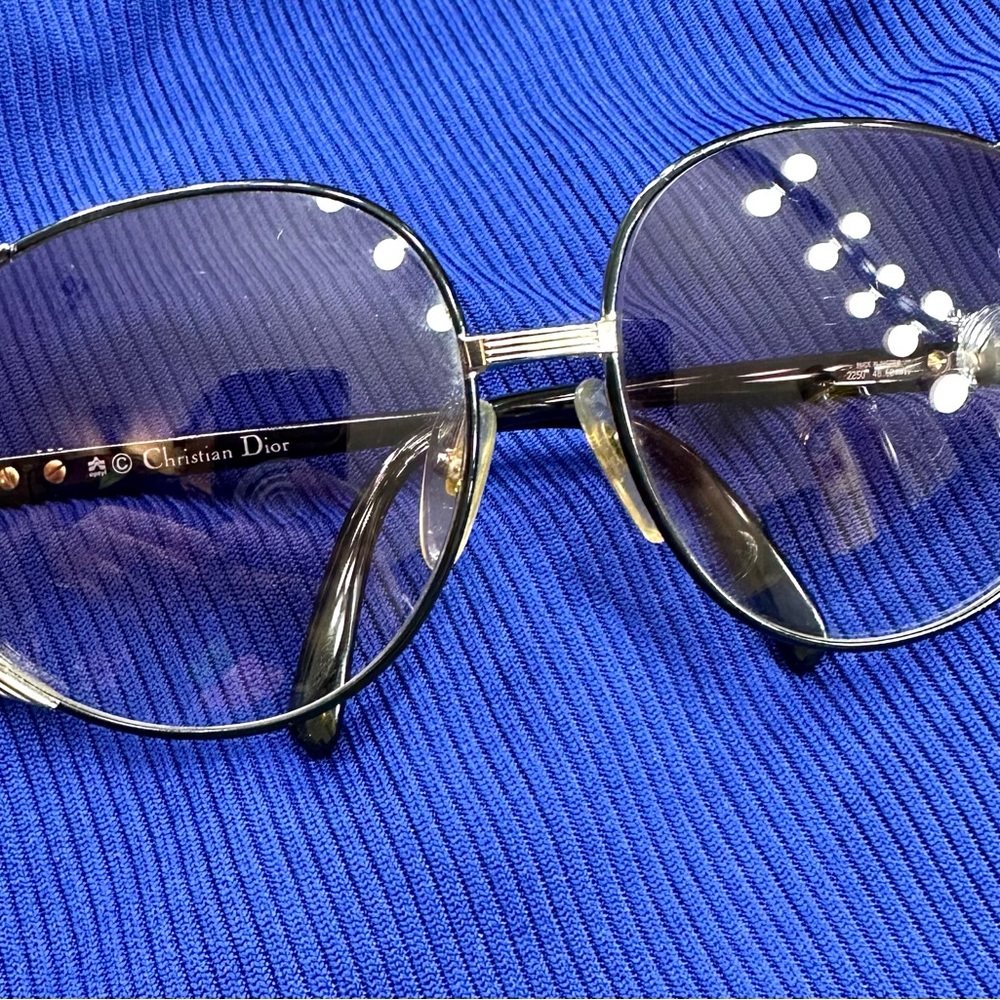 Christian Dior Sunglasses 🕶️ - Picture 6 of 8